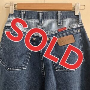Vintage 80s Wrangler blue denim jeans with striped pocket detail